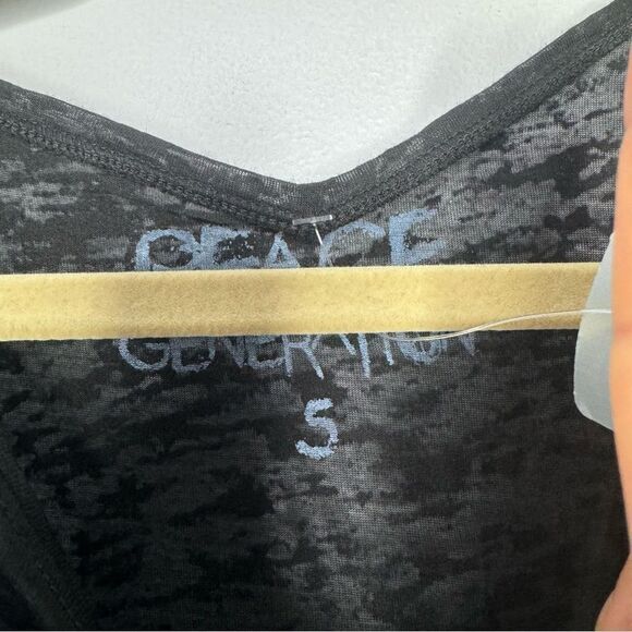 Peace generation hot topic black tee - Picture 5 of 7